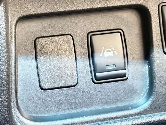 セレナ2.0 ハイウェイスター 4WD　防錆塗装4WDナビBカメETC夏冬タイヤ 2000