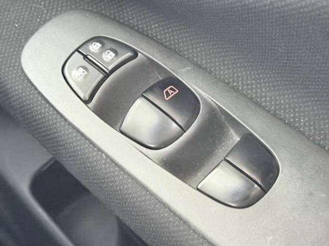 セレナ2.0 ハイウェイスター 4WD　防錆塗装4WDナビBカメETC夏冬タイヤ 2000