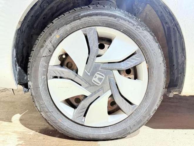 フィット1.5 ハイブリッド Fパッケージ 4WD　下廻防錆ナビETCエンスタ 1500