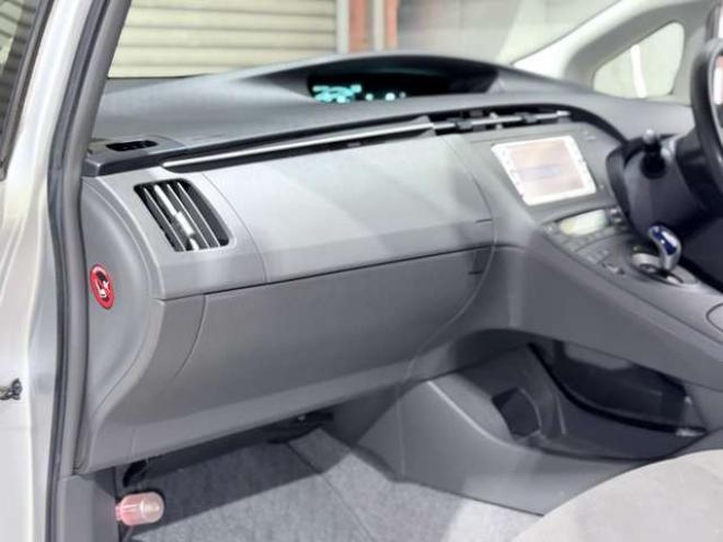 プリウス1.8 S　下廻防錆TVBカメETC夏冬タイヤ 2WD 1800