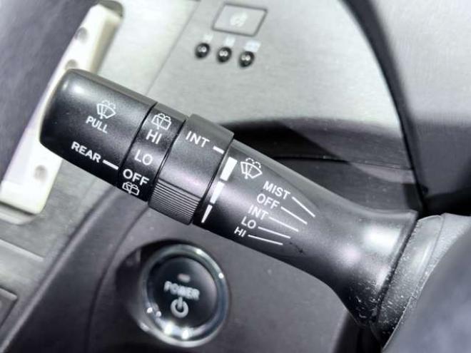 プリウス1.8 S　下廻防錆TVBカメETC夏冬タイヤ 2WD 1800