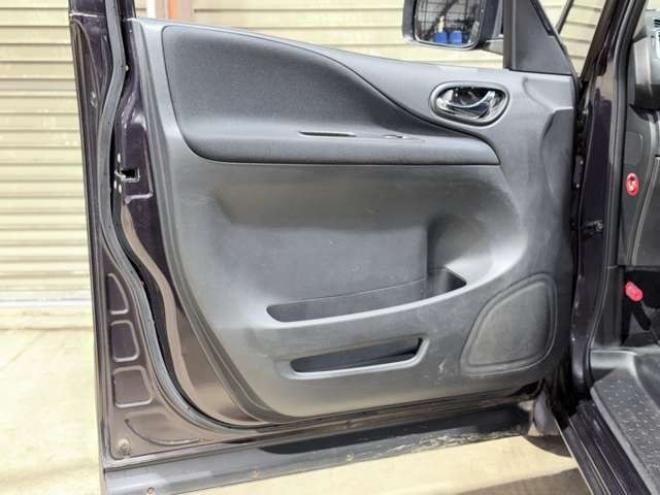 セレナ2.0 ハイウェイスター S-HYBRID　防錆塗装4WDTVナビBカメ後席モニタETC 2000