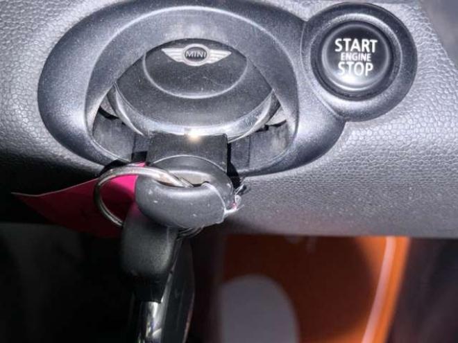 ミニクロスオーバー クーパー オール4　防錆塗装TVナビETC夏冬タイヤ 正規輸入車 4WD 1600