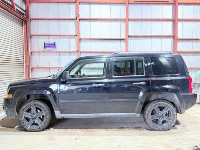 クライスラー・ジープパトリオット リミテッド 4WD　下廻防錆 正規輸入車 2400