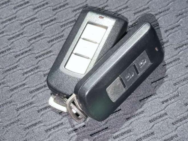 アウトランダーPHEV2.0 G セーフティパッケージ 4WD　下廻防錆ナビBカメETC 2000