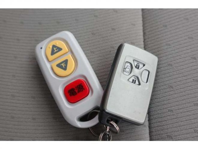 エスティマ2.4 X ウェルキャブ 助手席リフトアップシート車 Aタイプ 4WD　ナビ・バックカメラ・パワースライドドア 2400