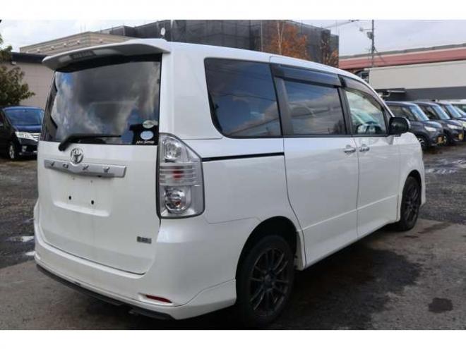 ヴォクシー2.0 ZS 煌 4WD　両側パワースライドドア・ナビ・TV・バックカメラ・エンスタ・パドルシフト 2000