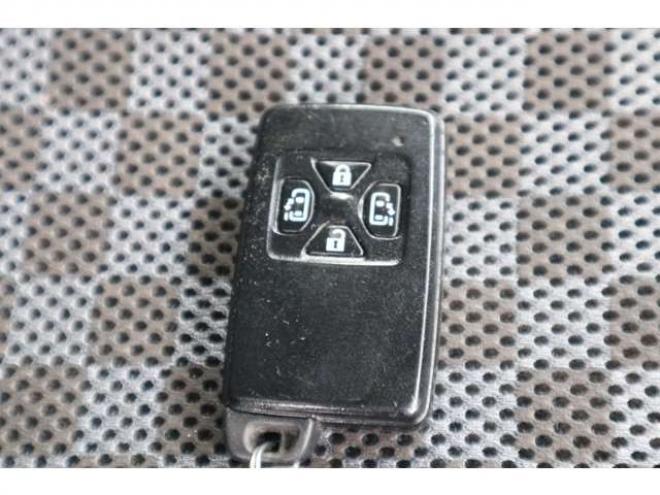 ヴォクシー2.0 ZS 煌II 4WD　スマートキー・ナビ・TV・バックカメラ・両側パワスラ・後期型 2000