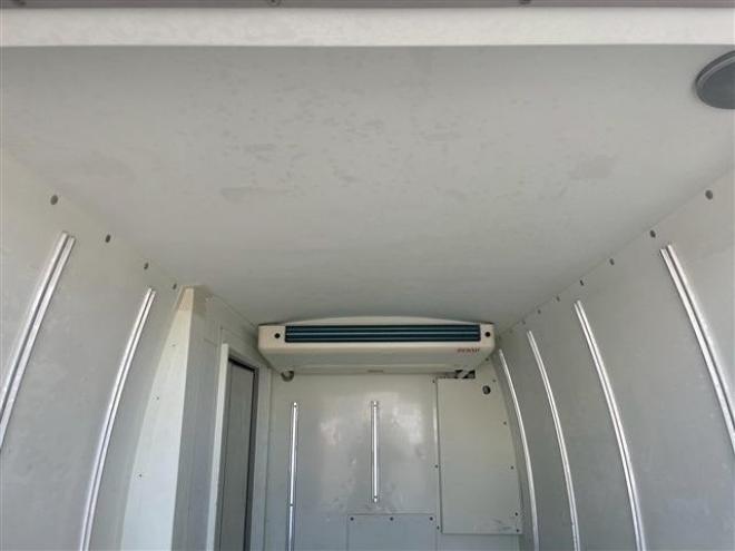 ハイエースバン2.8 中温強化冷凍バン ロング ディーゼルターボ 4WD　 2800