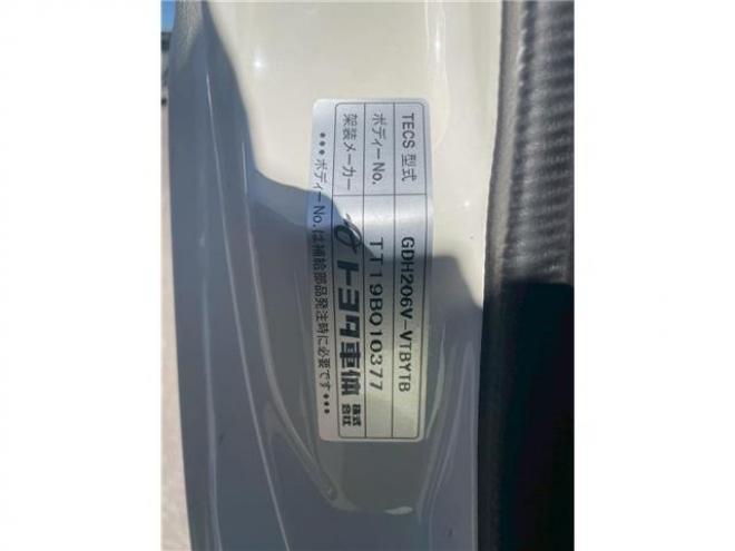 ハイエースバン2.8 中温強化冷凍バン ロング ディーゼルターボ 4WD　 2800