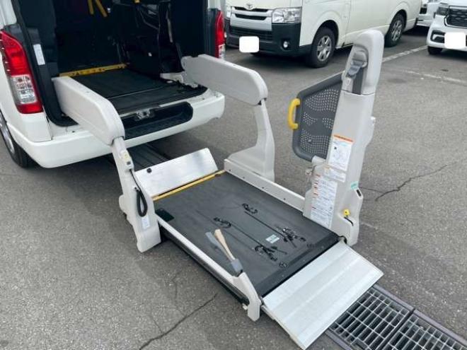 ハイエースバン3.0 ウェルキャブ Bタイプ ロング ディーゼルターボ 4WD　(レジアスエース) 福祉車両 3000