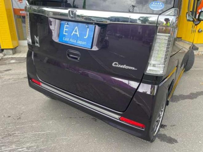 N-BOXカスタムG ターボSSパッケージ 4WD　1年走行距離無制限保証/Bluetooth/両側パワースライドドア/ナビTV/バックカメラ/純正ビルトインETC/純正エンジンスターター/全席シートヒーター/ハーフレザーシート/HID/クルーズコントロール/法定整備付き 660