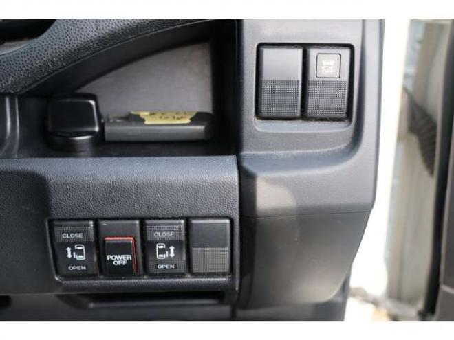 プレマシー2.0 20S 4WD　検2年　両側電スラ　バックカメラ　自社　ローンカノウ 正規輸入車 2000