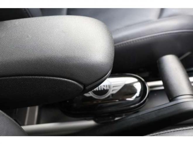 ミニクロスオーバー クーパーS オール4　検R8/8　4WD　レザーシート　純正アルミ　自社　ローンカノウ 正規輸入車 1600