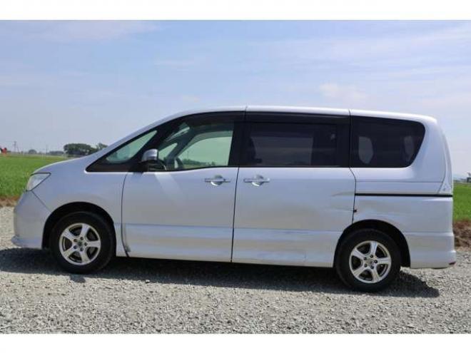 セレナ2.0 ハイウェイスター Vエアロセレクション 4WD　検2年　自社　ローンカノウ　バックカメラ 2000