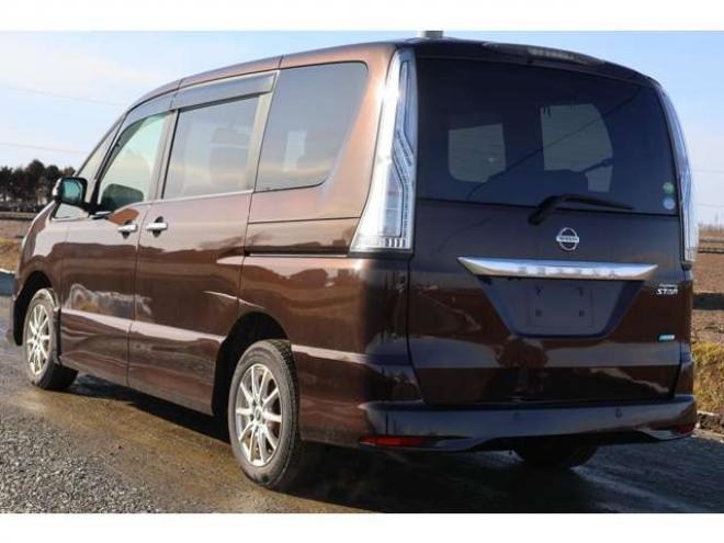 セレナ2.0 ハイウェイスター Vセレクション+SafetyII 4WD　検2年　自社　ローンカノウ 2000