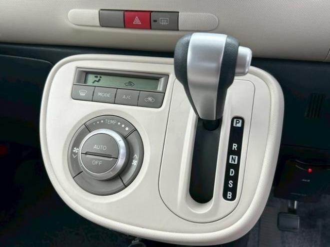 ミラココア　ドライブレコーダー　ＥＴＣ　バックカメラ　ナビ　スマートキー　アイドリングストップ　ベンチシート　ＣＶＴ　ＡＢＳ　アルミホイール　エアコン　パワーステアリング　パワーウィンドウ 4WD 660 5Dr