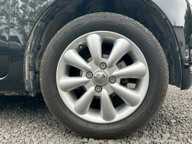 ミラココア　ドライブレコーダー　ＥＴＣ　バックカメラ　ナビ　スマートキー　アイドリングストップ　ベンチシート　ＣＶＴ　ＡＢＳ　アルミホイール　エアコン　パワーステアリング　パワーウィンドウ 4WD 660 5Dr