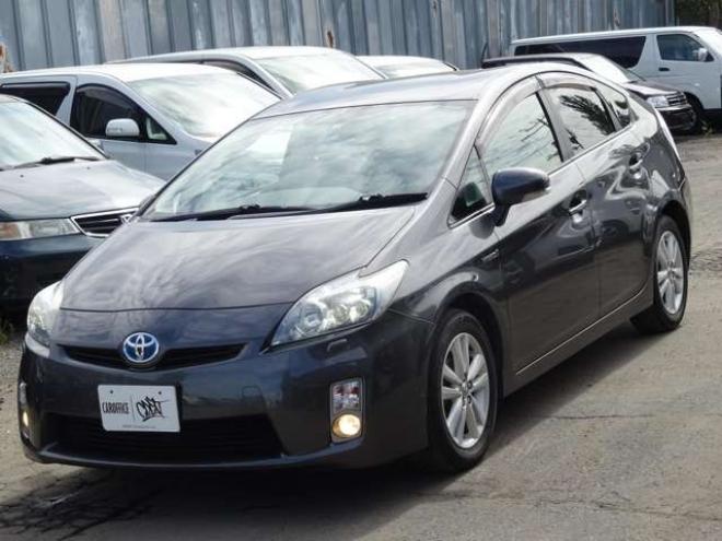 プリウス1.8 S LEDエディション　ETC・禁煙車・LEDヘッドライト・寒冷地仕様・夏冬タイヤ付き 2WD 1800