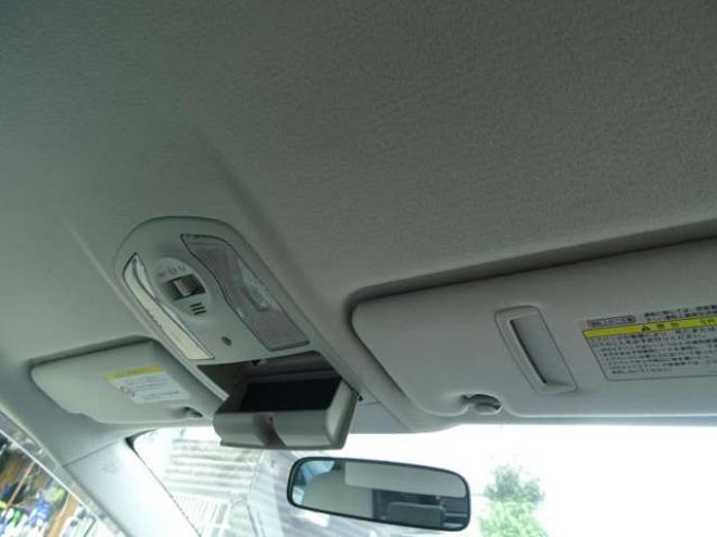 プリウス1.8 S LEDエディション　ETC・禁煙車・LEDヘッドライト・寒冷地仕様・夏冬タイヤ付き 2WD 1800