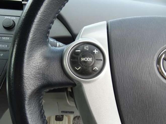 プリウス1.8 S LEDエディション　ETC・禁煙車・LEDヘッドライト・寒冷地仕様・夏冬タイヤ付き 2WD 1800