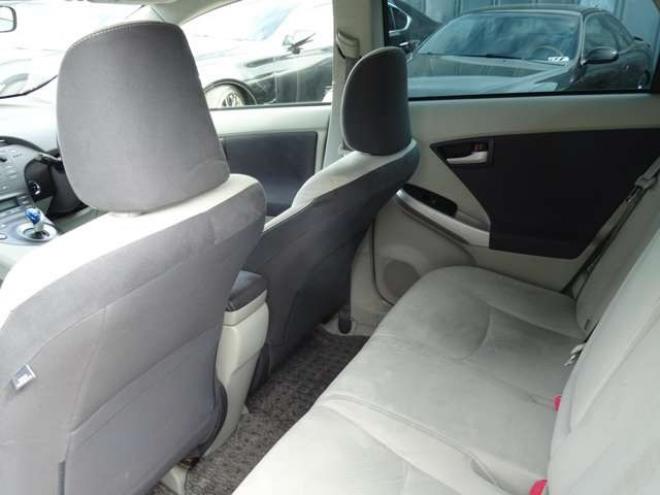 プリウス1.8 S LEDエディション　ETC・禁煙車・LEDヘッドライト・寒冷地仕様・夏冬タイヤ付き 2WD 1800