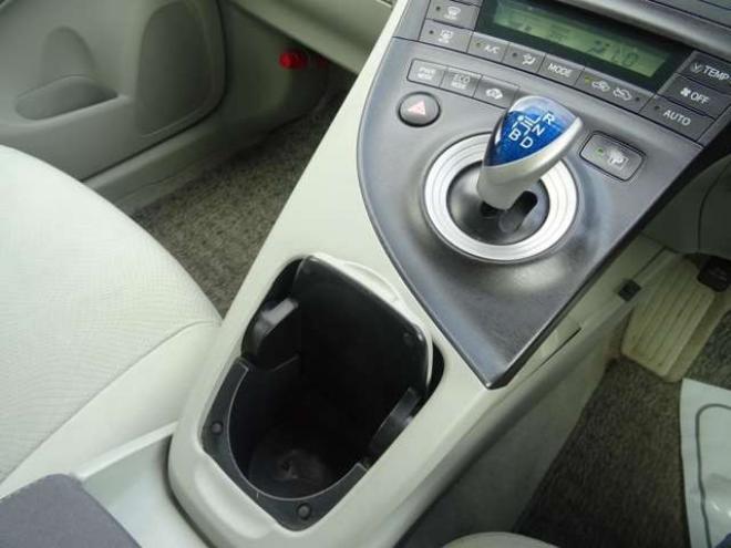 プリウス1.8 S LEDエディション　ETC・禁煙車・LEDヘッドライト・寒冷地仕様・夏冬タイヤ付き 2WD 1800