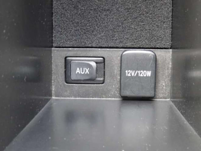 プリウス1.8 S LEDエディション　ETC・禁煙車・LEDヘッドライト・寒冷地仕様・夏冬タイヤ付き 2WD 1800