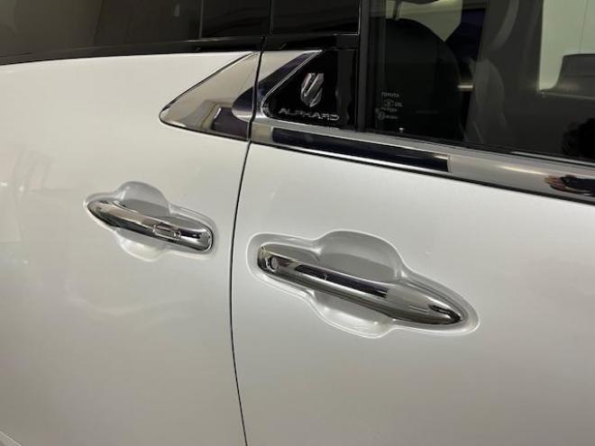 アルファードＺ　本州仕入　寒冷地仕様　禁煙車　トヨタセーフティセンス　左右独立ムーンルーフ　レーダークルーズ　レーントレーシング　純正１８インチＡＷ　ＴＯＹＯ製新品スタッドレスタイヤ　純正ナビ（フルセグ地デジ　Ｂｌｕｅｔｏｏｔｈ　Ｍｉｒａｃａｓｔ）＋バックカメラ＋全方位カメラ　両側パワースライドドア　パワーバックドア　純正ブラックレザーシート　ヘッドアップディスプレイ　電動オットマン　ＬＥＤヘッドライト　デジタルインナーミラー　シートヒーター＆クーラー　前後ドライブレコーダー　ＥＴＣ  4WD 2500 5Dr