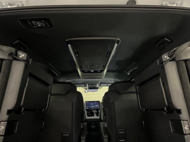 アルファードＺ　本州仕入　寒冷地仕様　禁煙車　トヨタセーフティセンス　左右独立ムーンルーフ　レーダークルーズ　レーントレーシング　純正１８インチＡＷ　ＴＯＹＯ製新品スタッドレスタイヤ　純正ナビ（フルセグ地デジ　Ｂｌｕｅｔｏｏｔｈ　Ｍｉｒａｃａｓｔ）＋バックカメラ＋全方位カメラ　両側パワースライドドア　パワーバックドア　純正ブラックレザーシート　ヘッドアップディスプレイ　電動オットマン　ＬＥＤヘッドライト　デジタルインナーミラー　シートヒーター＆クーラー　前後ドライブレコーダー　ＥＴＣ  4WD 2500 5Dr