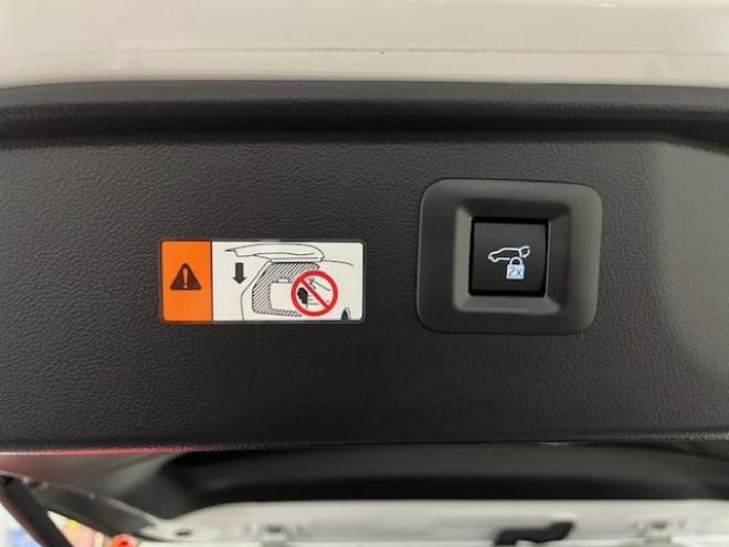 アルファードＺ　本州仕入　寒冷地仕様　禁煙車　トヨタセーフティセンス　左右独立ムーンルーフ　レーダークルーズ　レーントレーシング　純正１８インチＡＷ　ＴＯＹＯ製新品スタッドレスタイヤ　純正ナビ（フルセグ地デジ　Ｂｌｕｅｔｏｏｔｈ　Ｍｉｒａｃａｓｔ）＋バックカメラ＋全方位カメラ　両側パワースライドドア　パワーバックドア　純正ブラックレザーシート　ヘッドアップディスプレイ　電動オットマン　ＬＥＤヘッドライト　デジタルインナーミラー　シートヒーター＆クーラー　前後ドライブレコーダー　ＥＴＣ  4WD 2500 5Dr