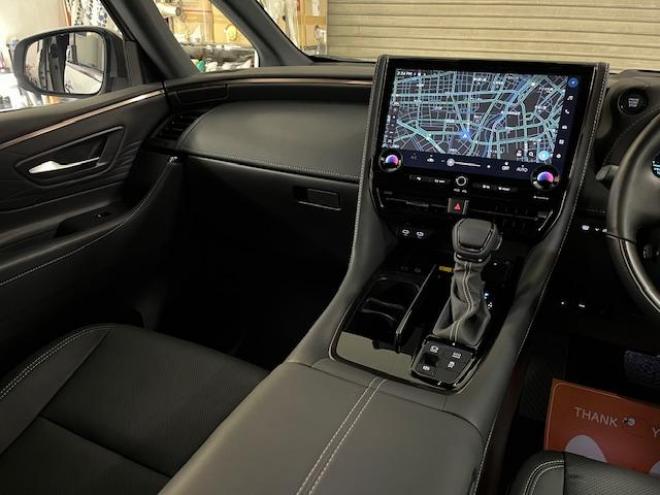 アルファードＺ　本州仕入　寒冷地仕様　禁煙車　トヨタセーフティセンス　左右独立ムーンルーフ　レーダークルーズ　レーントレーシング　純正１８インチＡＷ　ＴＯＹＯ製新品スタッドレスタイヤ　純正ナビ（フルセグ地デジ　Ｂｌｕｅｔｏｏｔｈ　Ｍｉｒａｃａｓｔ）＋バックカメラ＋全方位カメラ　両側パワースライドドア　パワーバックドア　純正ブラックレザーシート　ヘッドアップディスプレイ　電動オットマン　ＬＥＤヘッドライト　デジタルインナーミラー　シートヒーター＆クーラー　前後ドライブレコーダー　ＥＴＣ  4WD 2500 5Dr