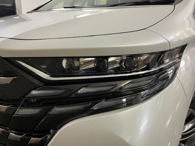 アルファードＺ　本州仕入　寒冷地仕様　禁煙車　トヨタセーフティセンス　左右独立ムーンルーフ　レーダークルーズ　レーントレーシング　純正１８インチＡＷ　ＴＯＹＯ製新品スタッドレスタイヤ　純正ナビ（フルセグ地デジ　Ｂｌｕｅｔｏｏｔｈ　Ｍｉｒａｃａｓｔ）＋バックカメラ＋全方位カメラ　両側パワースライドドア　パワーバックドア　純正ブラックレザーシート　ヘッドアップディスプレイ　電動オットマン　ＬＥＤヘッドライト　デジタルインナーミラー　シートヒーター＆クーラー　前後ドライブレコーダー　ＥＴＣ  4WD 2500 5Dr