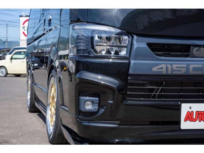 レジアスエース2.8 スーパーGL ダークプライム ロングボディ ディーゼルターボ 4WD　415COBRAコンプリート車両　ファントムヘッドライトシステム&ファントムゴールド18インチホイール&フェイスリフトキット&フルエアロ&フローティングリップ&ローフォルムフェンダー　玄武2インチダウンブロック 2800