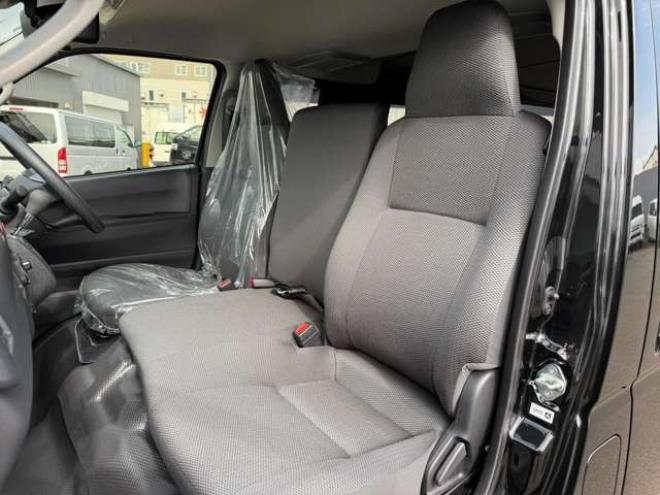ハイエースバン2.8 DX ロング ディーゼルターボ 4WD　登録未使用車　寒冷地仕様　パノラミックビューモニター　デジタインナーミラー　LEDヘッドランプ　電動格納ミラーヒータ付　リアAC　リアヒーター　スライドドアイージークローザー　バックドアイージークローザー 登録済未使用車 2800