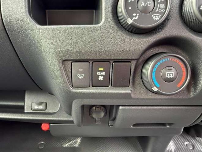 ハイエースバン2.8 DX ロング ディーゼルターボ 4WD　登録未使用車　寒冷地仕様　パノラミックビューモニター　デジタインナーミラー　LEDヘッドランプ　電動格納ミラーヒータ付　リアAC　リアヒーター　スライドドアイージークローザー　バックドアイージークローザー 登録済未使用車 2800