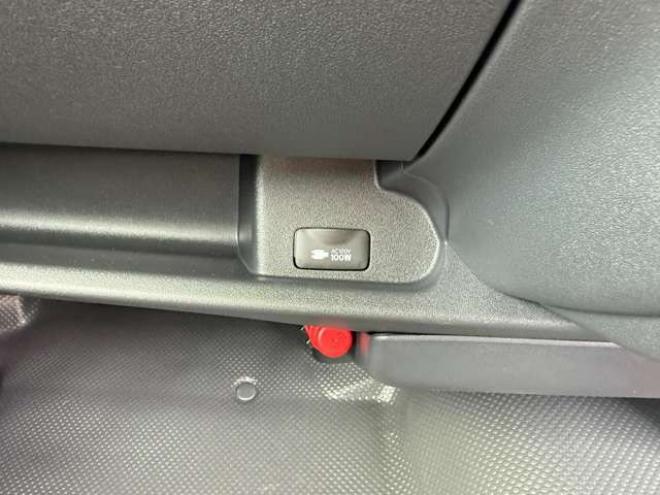 ハイエースバン2.8 DX ロング ディーゼルターボ 4WD　登録未使用車　寒冷地仕様　パノラミックビューモニター　デジタインナーミラー　LEDヘッドランプ　電動格納ミラーヒータ付　リアAC　リアヒーター　スライドドアイージークローザー　バックドアイージークローザー 登録済未使用車 2800