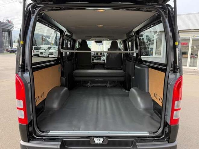 ハイエースバン2.8 DX ロング ディーゼルターボ 4WD　登録未使用車　寒冷地仕様　パノラミックビューモニター　デジタインナーミラー　LEDヘッドランプ　電動格納ミラーヒータ付　リアAC　リアヒーター　スライドドアイージークローザー　バックドアイージークローザー 登録済未使用車 2800