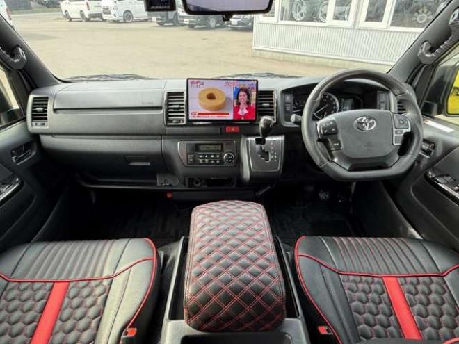 ハイエースバン2.8ダークプライムIIマルチロールトランスポータータイプIロングディーゼルターボ4WD　寒冷地仕様　ワンオーナー　ESSEX　ENCM17インチアルミ　ヨコハマパラダ　ESSEXフロントリップスポイラー　ローフォルムフェンダー　ローダウン　パワースライドドア　LEDテールランプ 2800