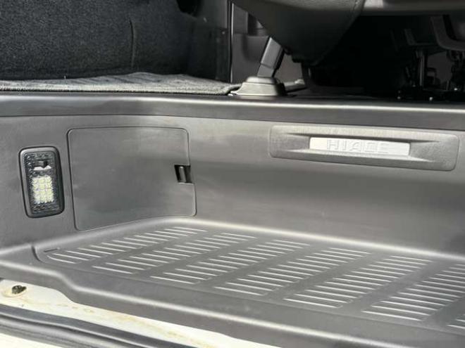 ハイエースバン2.8ダークプライムIIマルチロールトランスポータータイプIロングディーゼルターボ4WD　寒冷地仕様　ワンオーナー　ESSEX　ENCM17インチアルミ　ヨコハマパラダ　ESSEXフロントリップスポイラー　ローフォルムフェンダー　ローダウン　パワースライドドア　LEDテールランプ 2800