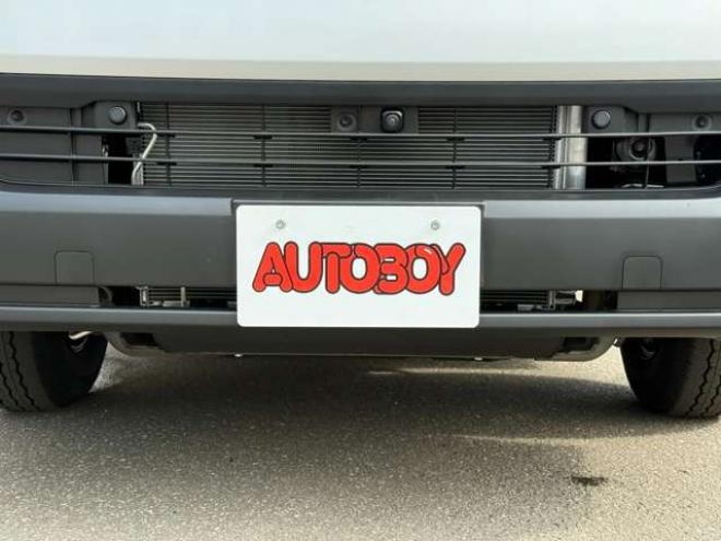 ハイエースバン2.8ダークプライムIIマルチロールトランスポータータイプIロングディーゼルターボ4WD　寒冷地仕様　ワンオーナー　ESSEX　ENCM17インチアルミ　ヨコハマパラダ　ESSEXフロントリップスポイラー　ローフォルムフェンダー　ローダウン　パワースライドドア　LEDテールランプ 2800