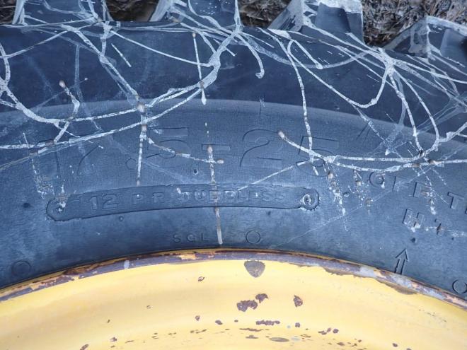 ホイールローダ65DV2 ワンタッチマルチプラウ＆バケット　スパイクタイヤ