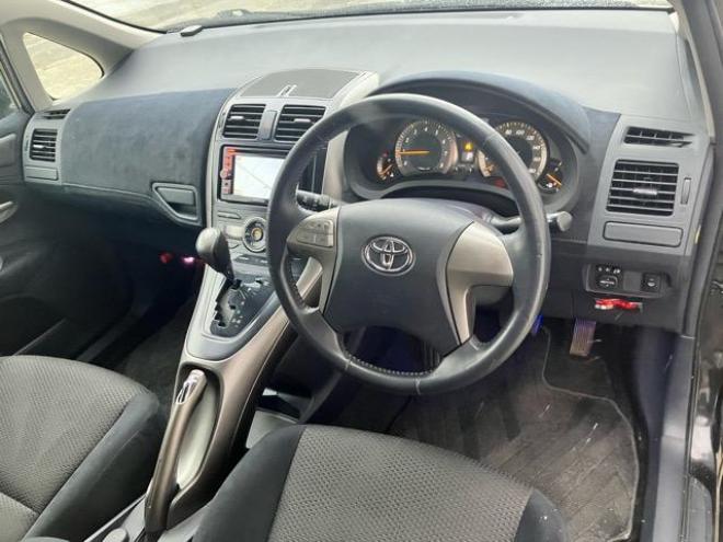 ブレイドベースグレード 4WD 2400 5Dr