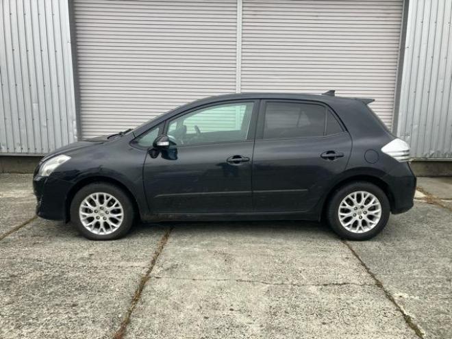 ブレイドベースグレード 4WD 2400 5Dr