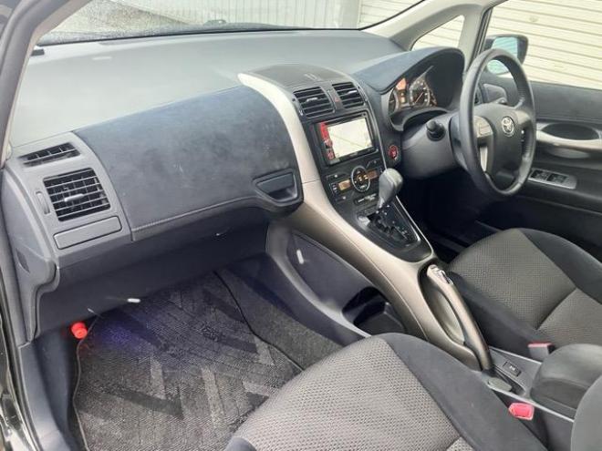 ブレイドベースグレード 4WD 2400 5Dr