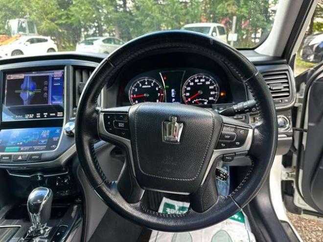 クラウンアスリート 2.5 G i-Four 4WD　サンルーフ　黒皮シート　レーダークルーズ　ETC　パワステ　パワーウィンドウ　純正ナビ　純正アルミ　ABS　キーレスエントリー 2500