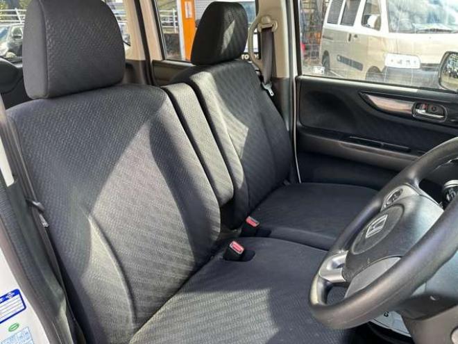 N-BOXカスタムG Lパッケージ 4WD　社外ナビ　左側電動スライドドア　バックカメラ　純正アルミホイール　キーレスエントリー　ABS　パワーウィンドウ　パワステ　盗難防止装置 660