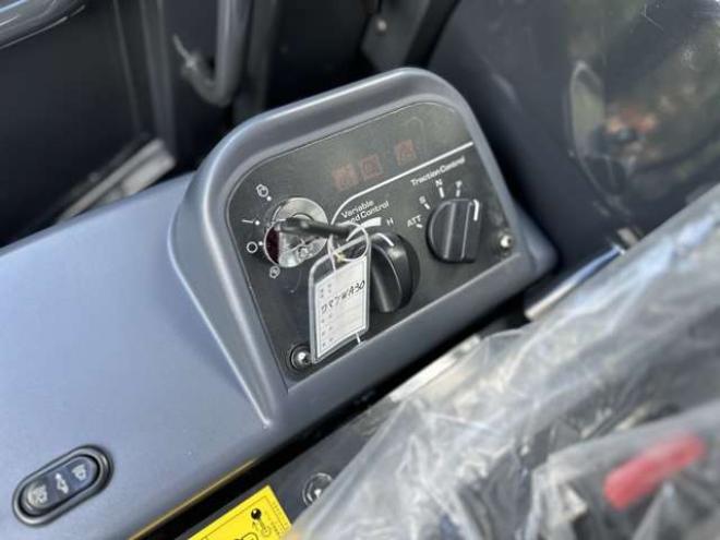 ホイールローダコマツ　WA30-6E0　18h 除雪仕様　純正キャビン　ヒーター　デフロスタ　純正AM/FMラジオ　FRワイパー　LED作業灯　スパイクタイヤ 2WD 1640