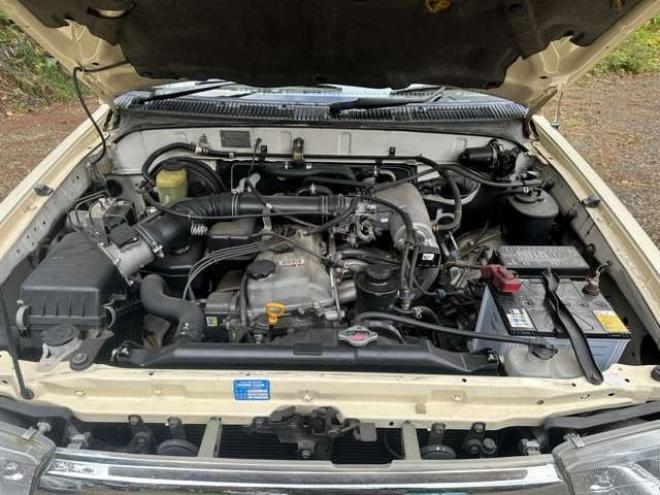 ハイラックスサーフ2.7 SSR-X プレミアムセレクション 4WD　リフトアップ　ETC　バックカメラ　社外ナビ　パワーウィンドウ　パワステ　ABS　全塗装済 2700