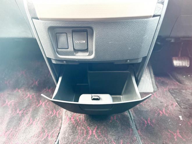 ヴェルファイア2.4Zゴールデンアイズ 4WD ローンが不安な方＜優遇ローン＞本州仕入　純正ナビ　後席モニター　両側パワースライド　電動リアゲート　ハーフレザー　2列目オットマンシート　7人乗り　HID　純正アルミ 4WD 2400 5Dr